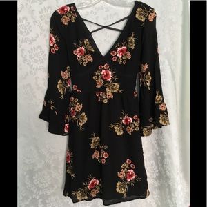 NWT Black Pink Red Floral Vneck Bell Sleeve Dress